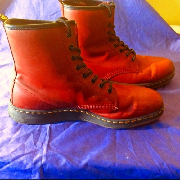 Dr Martens Newton boot. Mens size 11. Womens size 12. - Picture 3 of 7